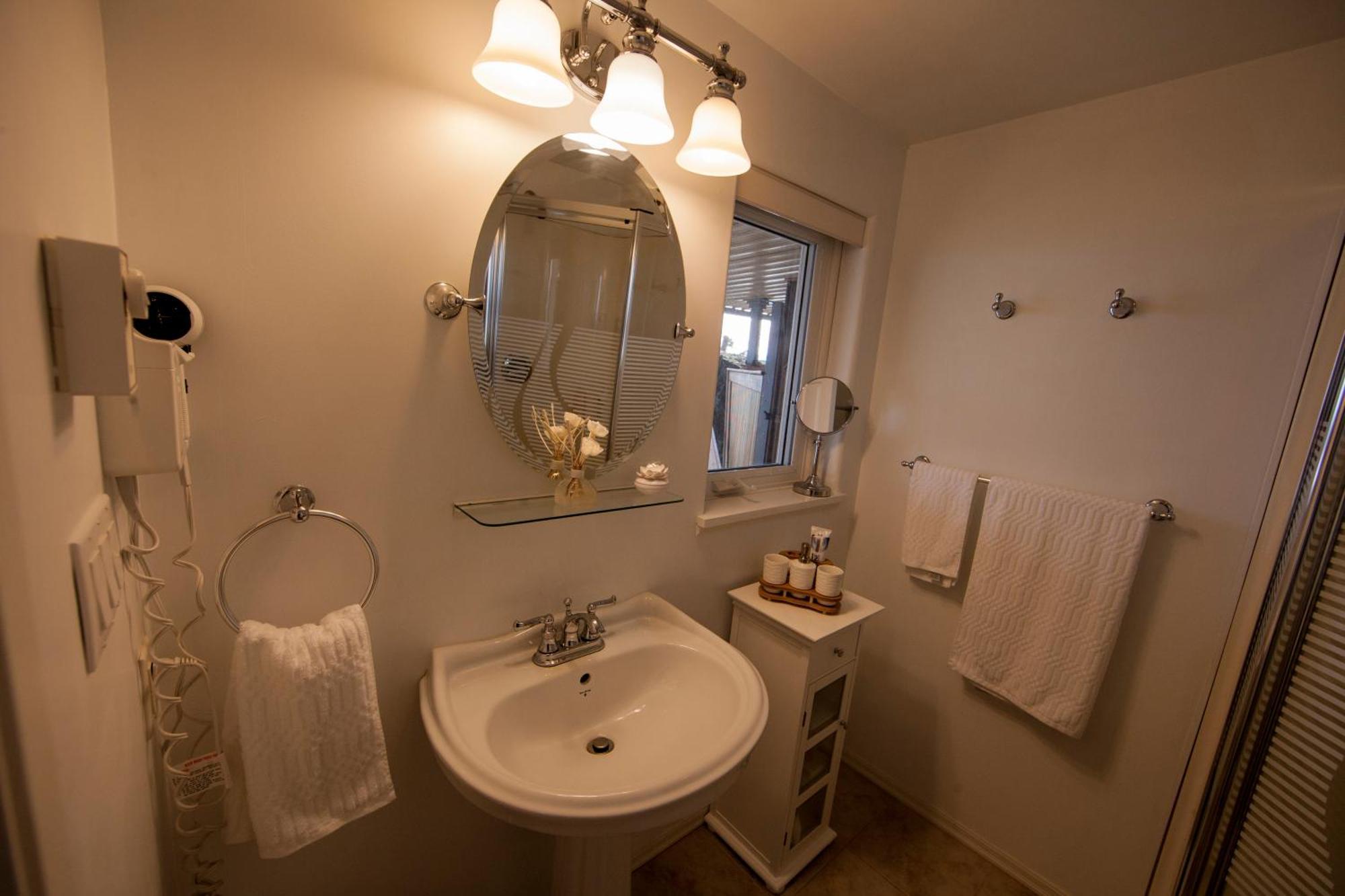 Bedwell Harbour Shangri-La Oceanfront Vacation Home מראה חיצוני תמונה